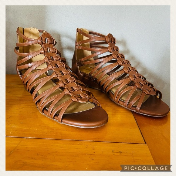 NWOT NEW!! Comfortveiw Cognac Brown “The Helen” Faux Leather Gladiator Sandals - Picture 1 of 6